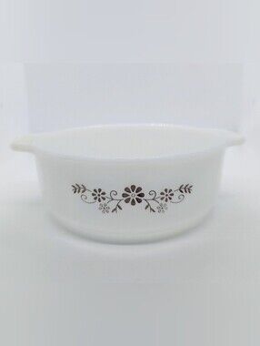 Vintage Dynaware Pyr-O-Rey Milk Glass Round Casserole Dish With Daisy Pattern